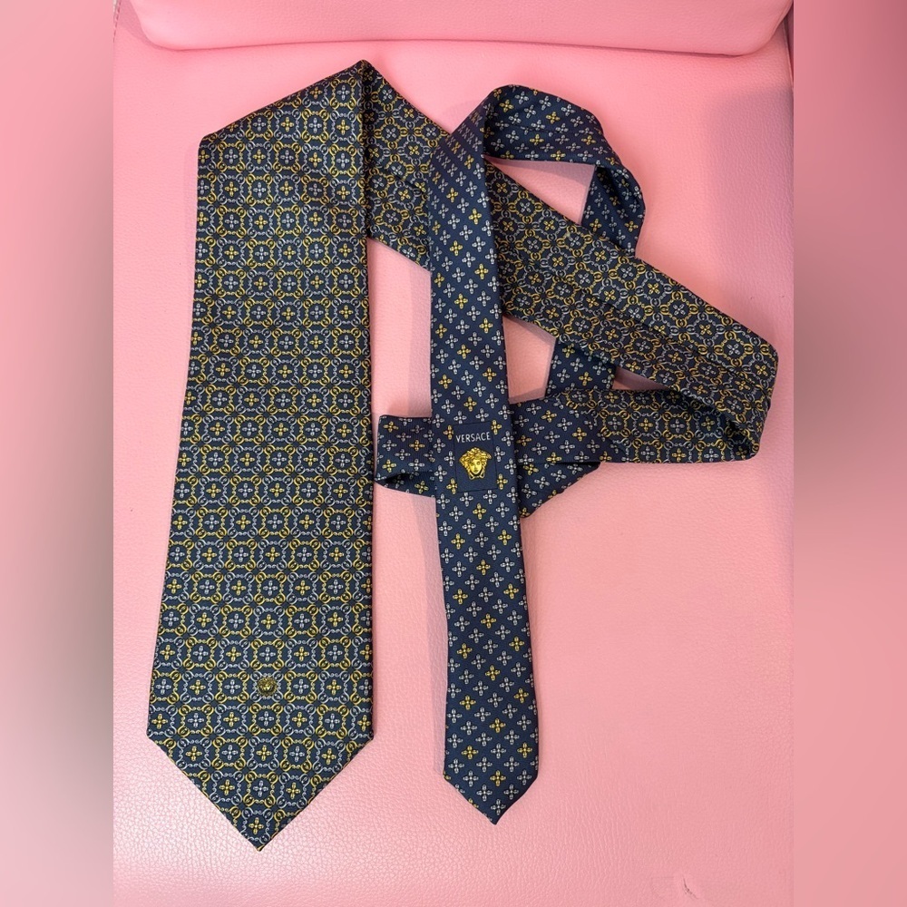 Vintage Gianni Versace Silk Tie Medusa Logo & Gold Geometric Detail